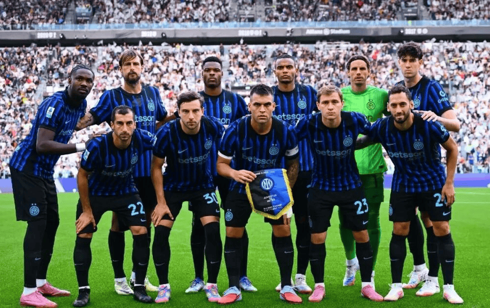 姆巴佩欧冠生涯已5次戴帽，仅次于梅西、C罗和莱万（姆巴佩欧冠第5次上演帽子戏法，排名仅在梅西、C罗、莱万之后）