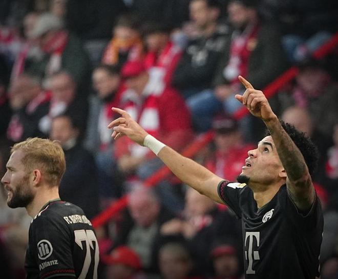 大连英博祝贺重庆铜梁龙冲超：祝愿贵俱乐部在中超再创佳绩（大连英博恭贺重庆铜梁龙晋级中超，预祝贵俱乐部在顶级联赛再创辉煌）